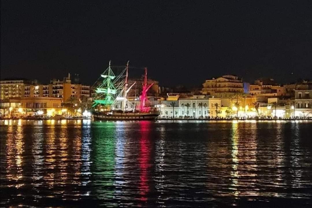 Centro Storico Mare Fuori Villa Brindisi Bagian luar foto