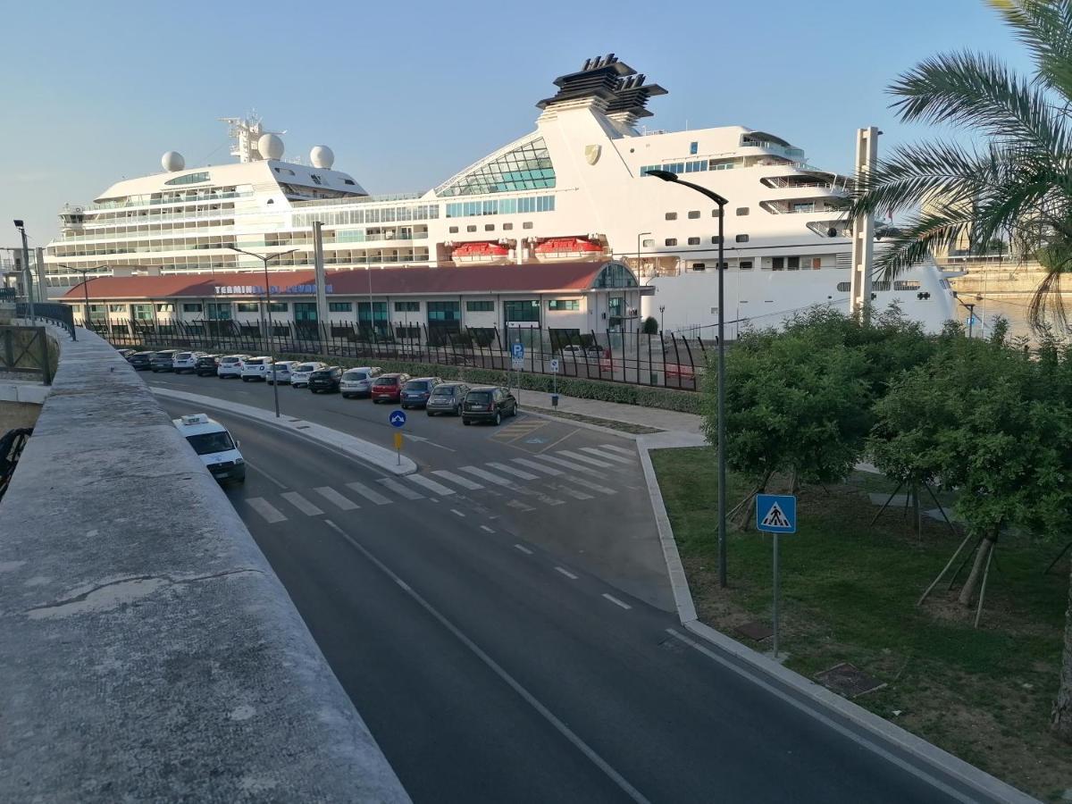 Centro Storico Mare Fuori Villa Brindisi Bagian luar foto