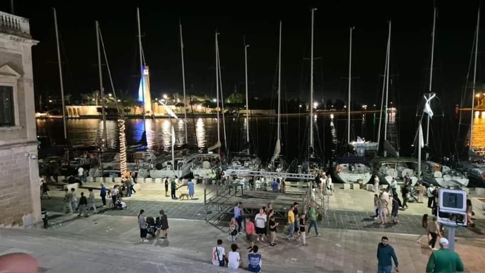 Centro Storico Mare Fuori Villa Brindisi Bagian luar foto
