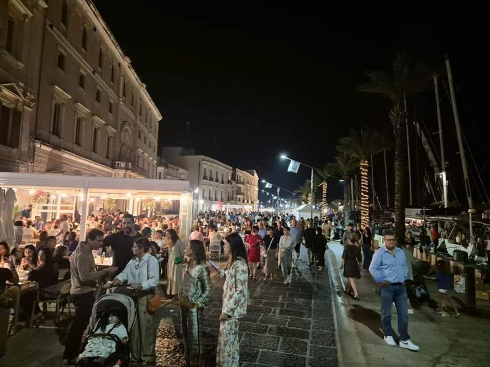 Centro Storico Mare Fuori Villa Brindisi Bagian luar foto